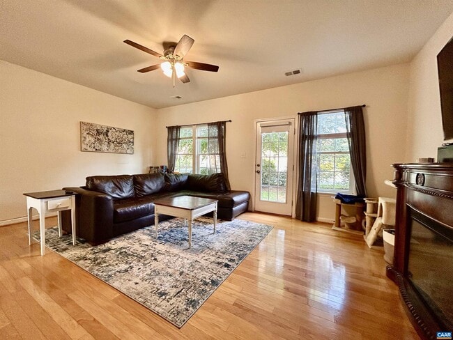 Building Photo - 76 Villa Circle