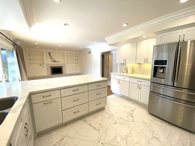 kitchen - 4200 Dogwood Ave