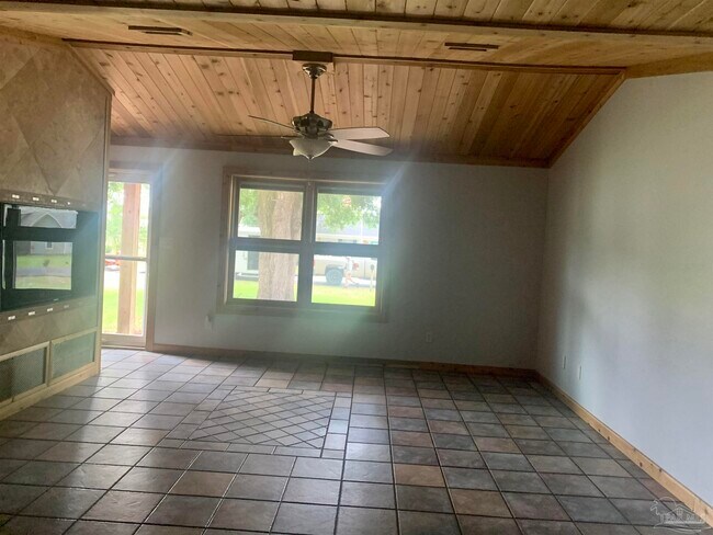 Building Photo - 5547 Chipper Ln