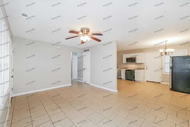 Foto del edificio - 11426 Palmer Ave