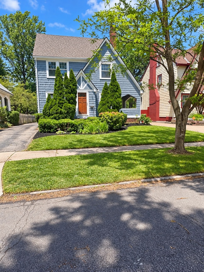 Building Photo - 3953 Elmwood Rd