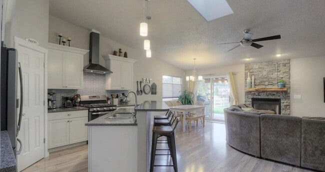 Building Photo - 3 Bedroom with 3 Car Garage - Eagle, Idaho