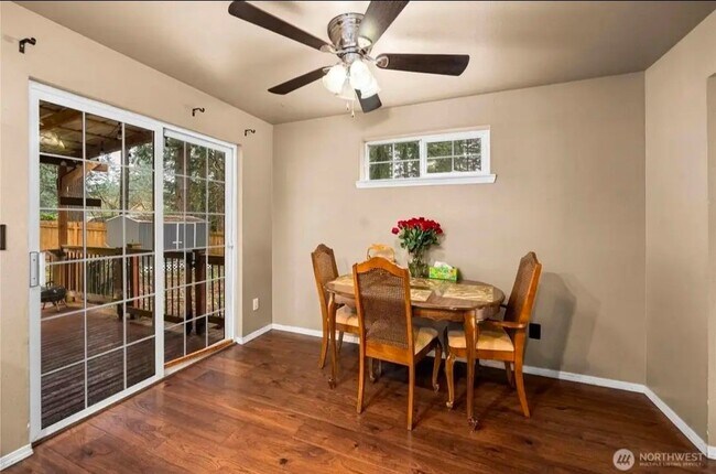 Foto del edificio - 7923 Incline Ct SE