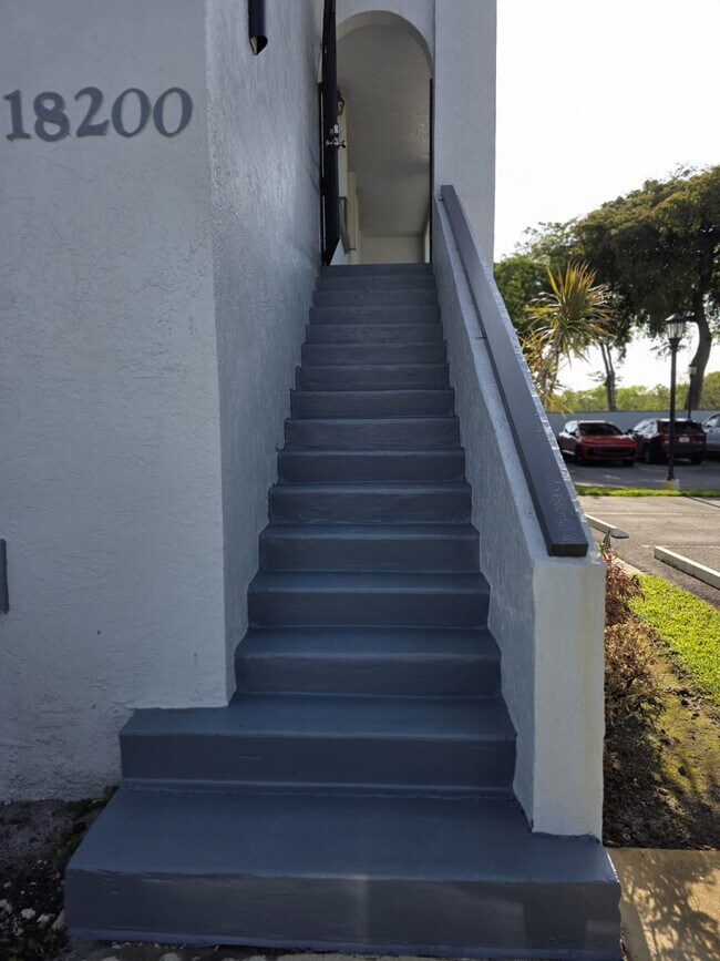 Foto del edificio - 18200 Mediterranean Blvd