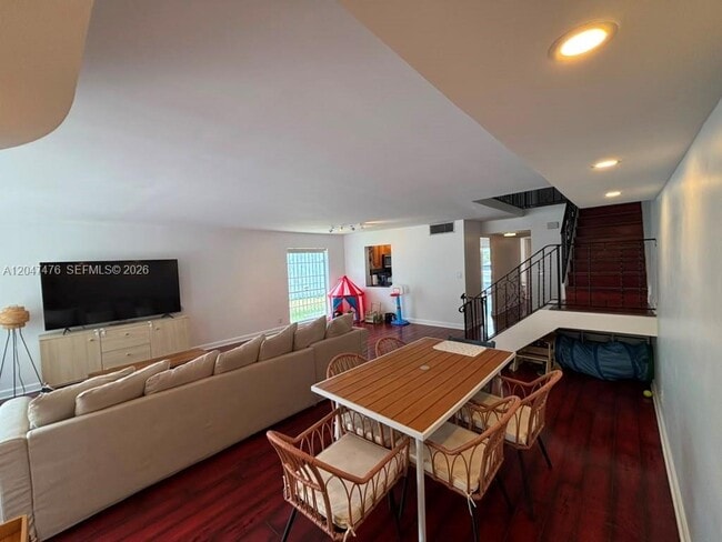 Foto del edificio - 926 NE 27th Ave