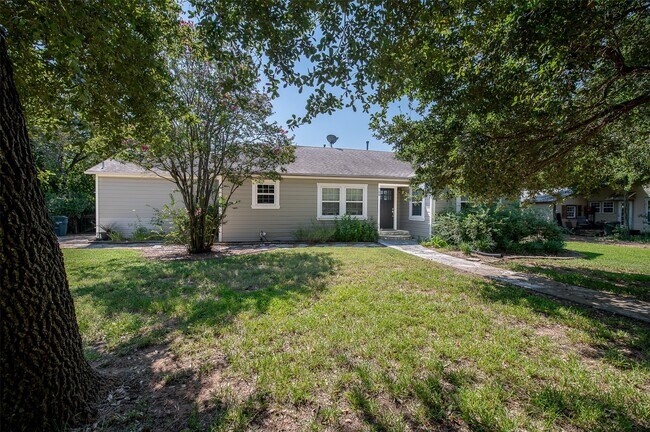 Building Photo - 709 Inwood Dr