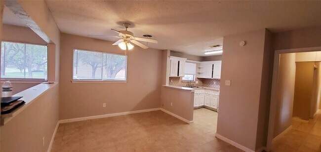 Foto del edificio - 1301 Glenmore Dr