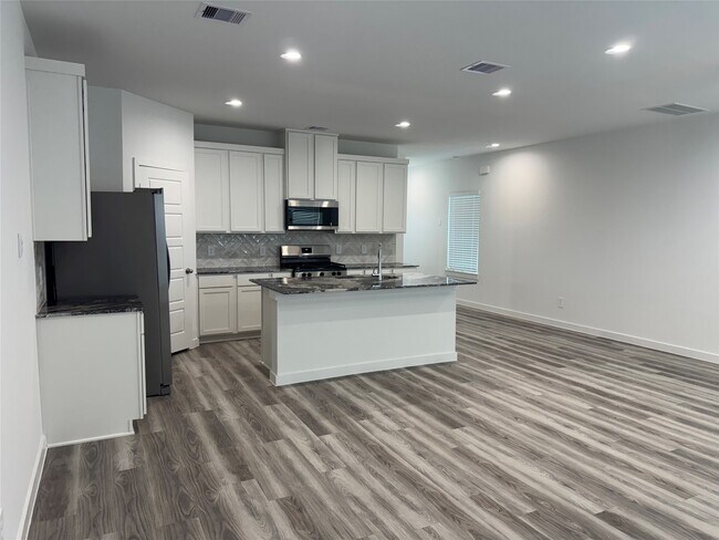 Building Photo - 10203 Spring Branch Trail