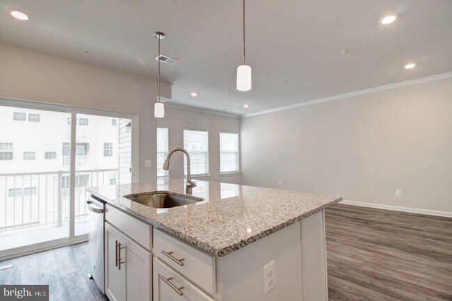 Foto del edificio - 5974 Forum Sq