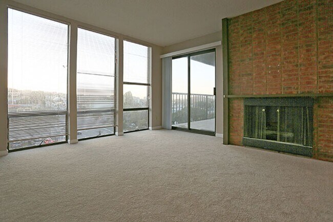 Building Photo - 102 Locksley Ave