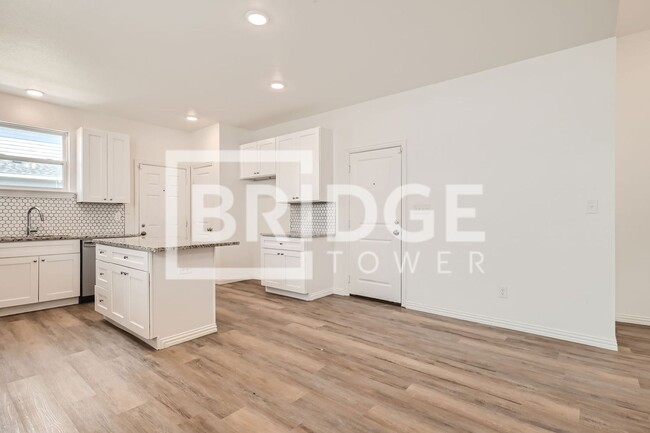 Building Photo - 7300 Parkside Pl Dr