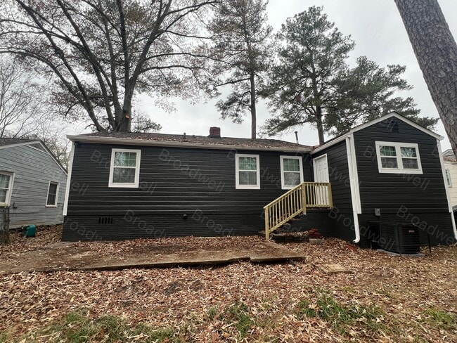 Building Photo - 1860 Broadwell St SW