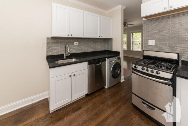 Building Photo - 0 bedroom in Chicago IL 60614