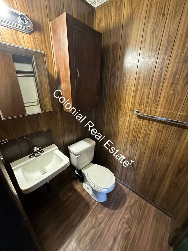 Foto del edificio - Spacious and newly updated 2 bedroom 2 bat...