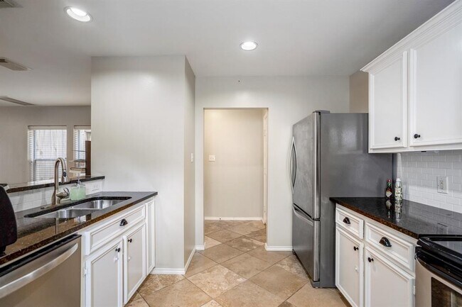 Building Photo - 1707 Redwing Cove Dr