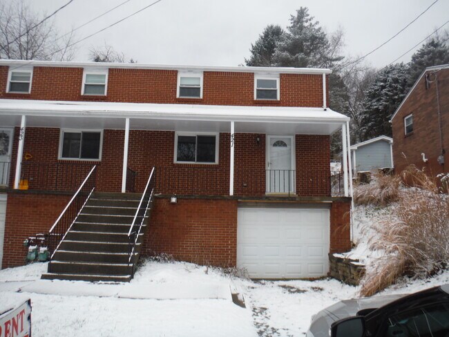 Building Photo - 421 Guys Run Rd