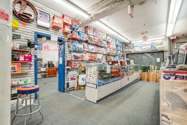 Interior Photo - 751 Mcdonald Ave