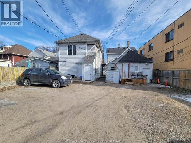 Building Photo - 583 Janette Ave