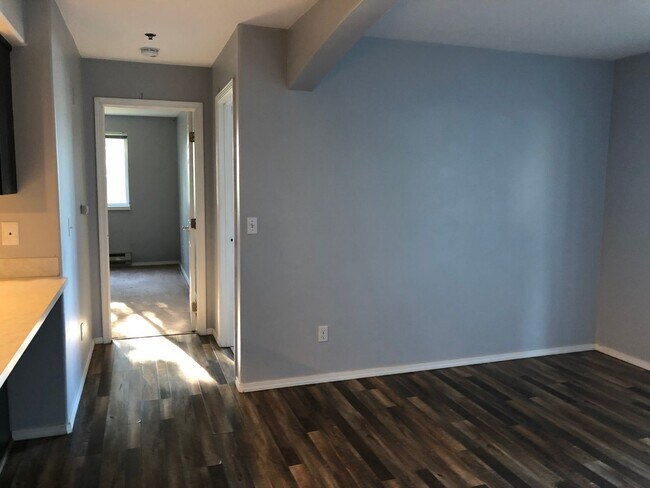 Foto del edificio - Modern and spacious 2 bedroom condo with bonus room!