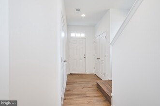 Building Photo - 301 Hillsdale Pl