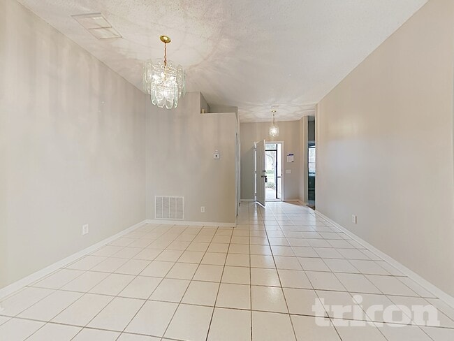 Building Photo - 10525 Beneva Dr