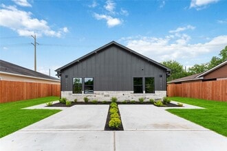 Building Photo - 9514 Ashville Dr
