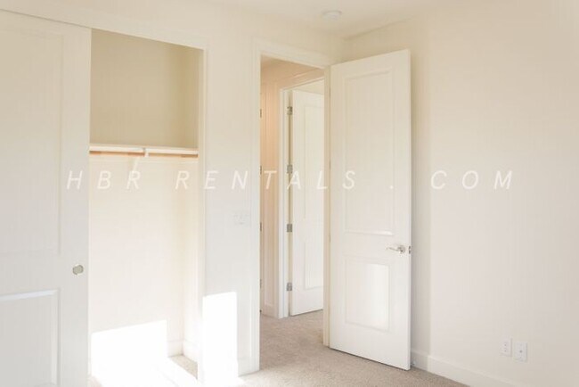Foto del edificio - Ellis Neighborhood  | Spacious Single-Stor...