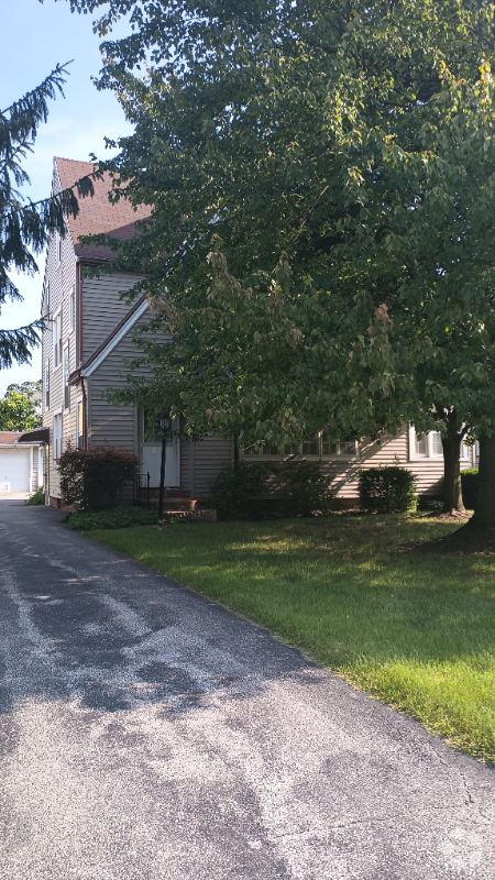 Building Photo - 18523 Chagrin Blvd
