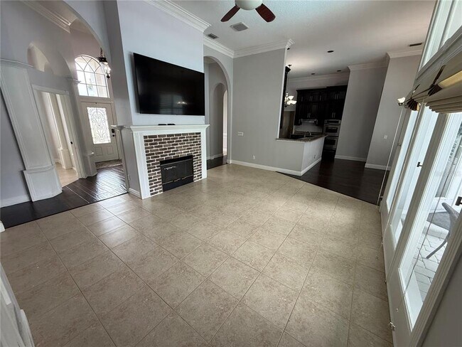 Foto del edificio - 325 Leslie Ln