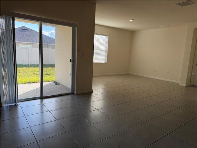 Foto del edificio - 4657 Bernard Blvd