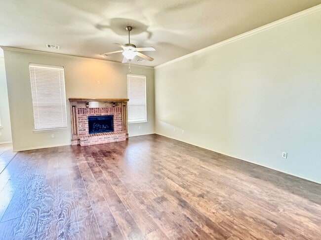 Foto del edificio - 15705 Creek Heights Dr