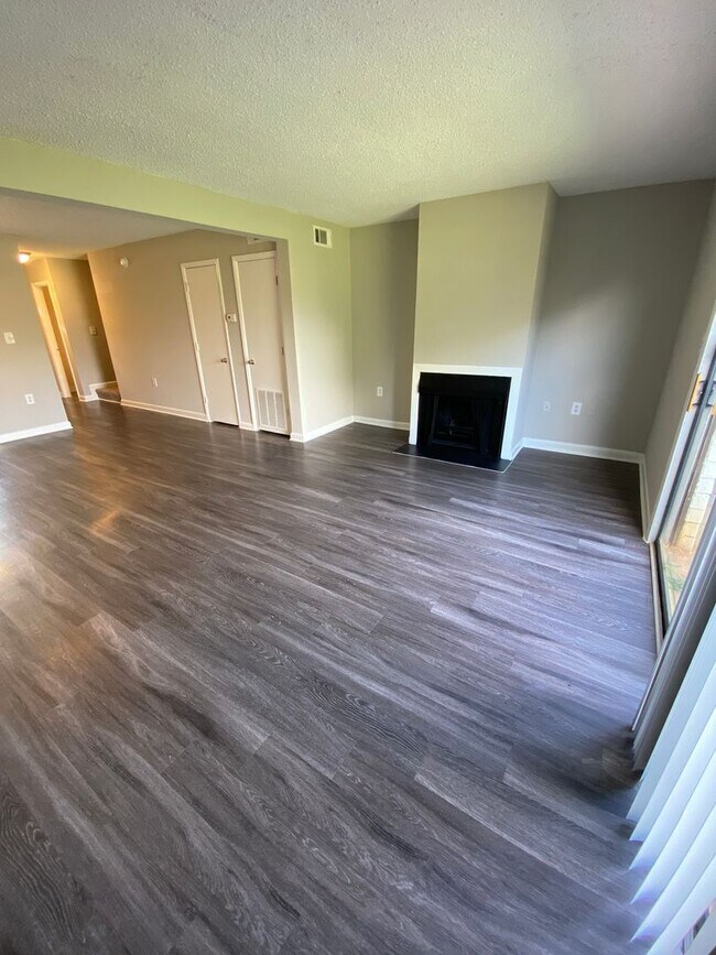 Interior Photo - Gleneagle