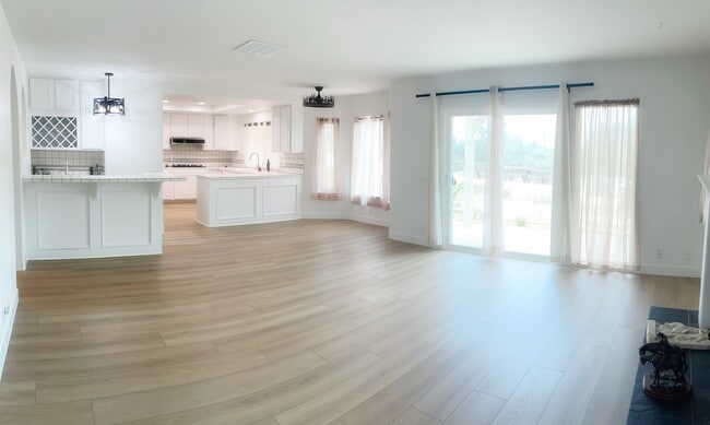 Building Photo - 2711 Sumac Rd