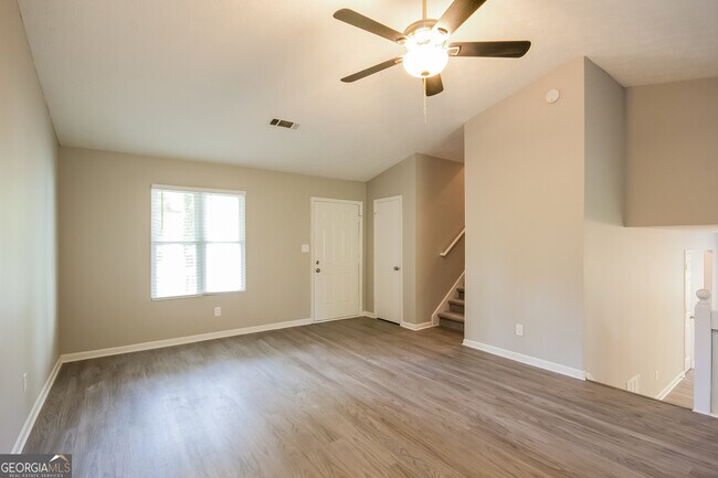 Foto del edificio - 733 Emerald Forest Cir SW