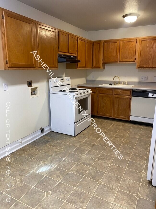 Building Photo - 452 Reems Creek Rd
