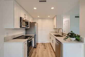 Building Photo - 758 Timber Cove Way