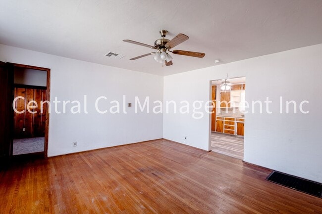 Building Photo - 627 Hood Dr