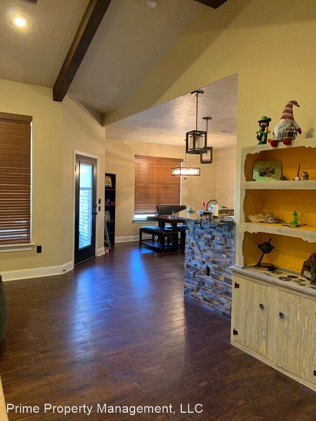Building Photo - 3 br, 2.5 bath House - 3701 Woodlark Rd