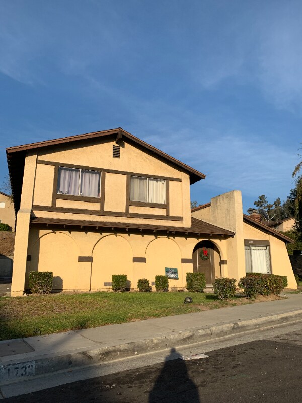 Primary Photo - 1733 Natalie Ave