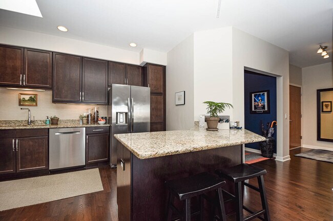 Foto del edificio - 5858 N Broadway