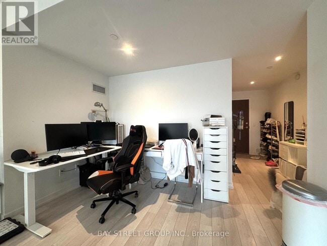 Building Photo - 117 McMahon Dr