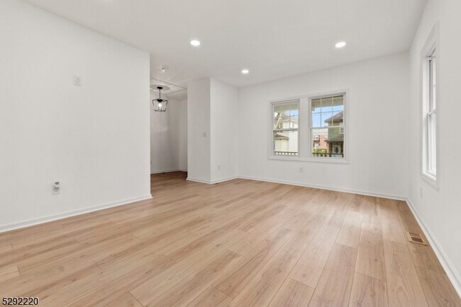 Building Photo - 40 Edgewood Rd