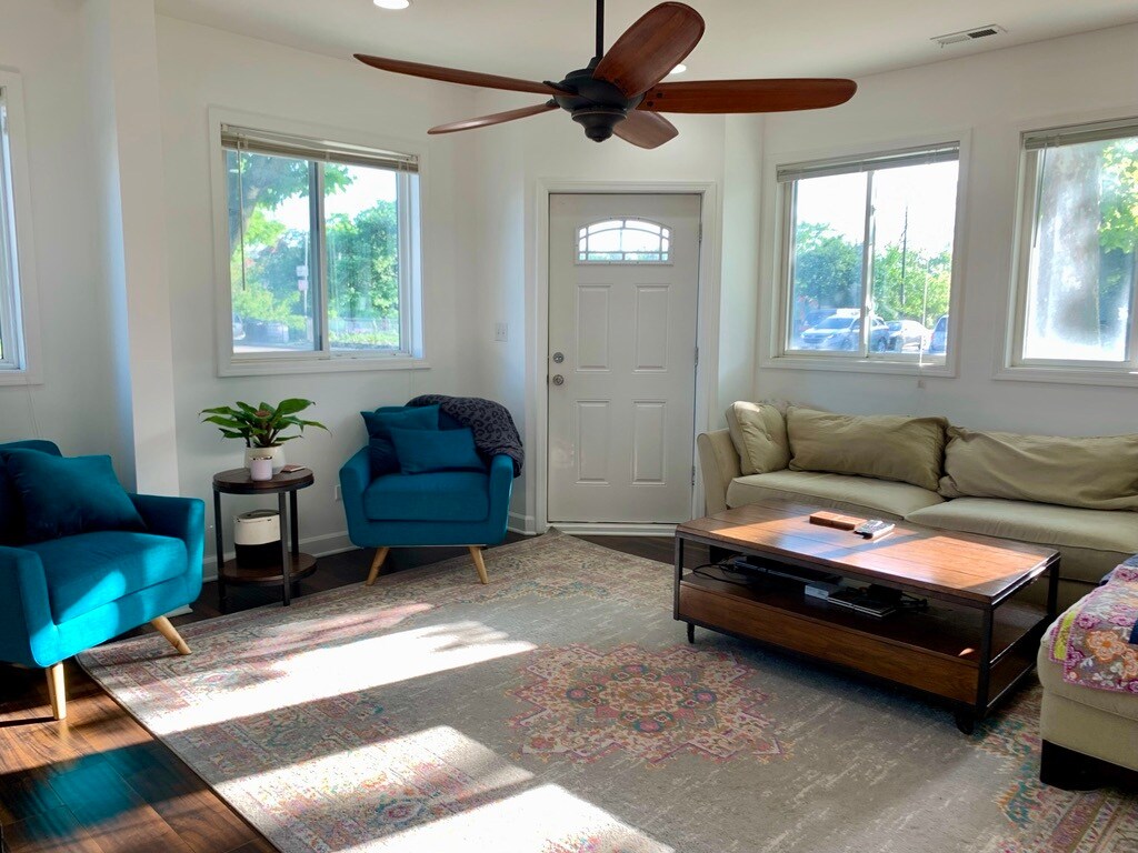 5158 W Ainslie St Unit 1, Chicago, IL 60630 Apartments in Chicago, IL