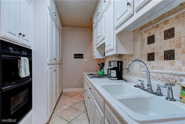 Building Photo - 2 br, 2.5 bath  - 1626 Palma Plz Apt 10