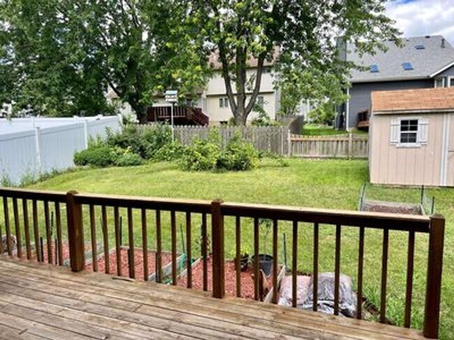 Foto del edificio - Bettendorf 3 Bedroom House;  This one will...