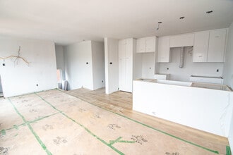 Building Photo - 142 Young St