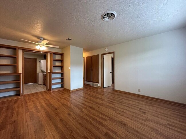 Foto del edificio - 2023 Delaware Ln