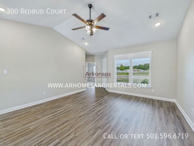 Foto del edificio - 300 Redbud Ct