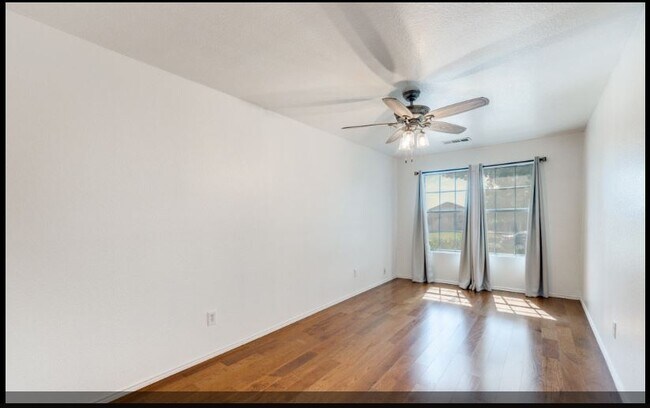 Foto del edificio - 7237 Jurassic Dr