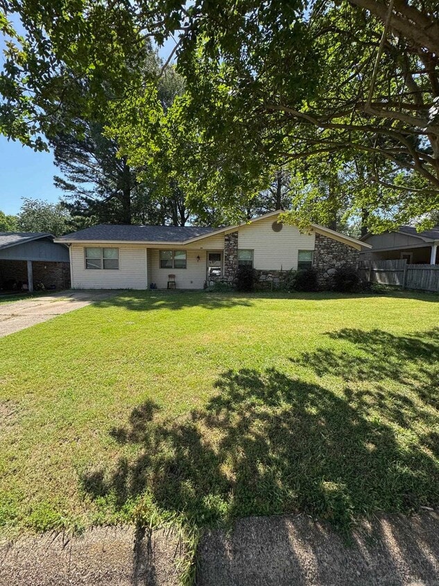 Building Photo - 3511 Vicki Dr